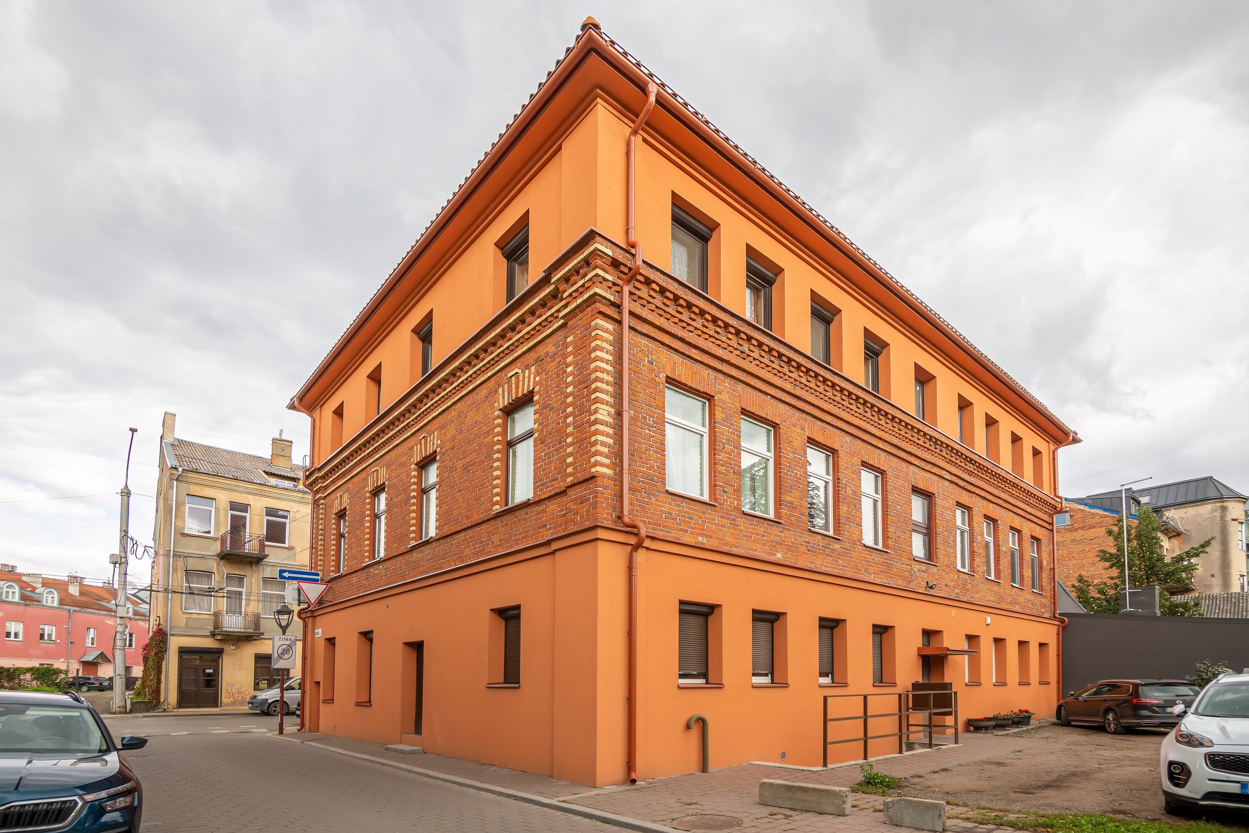 Daugiabutis gyvenamasis namas. Nemuno g. 37 Kaunas
